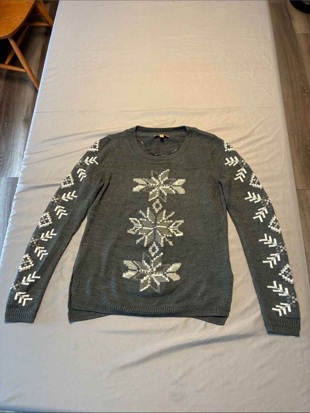 princess vera wang Gray Crewneck Sweater with White Nordic Snowflake Motif